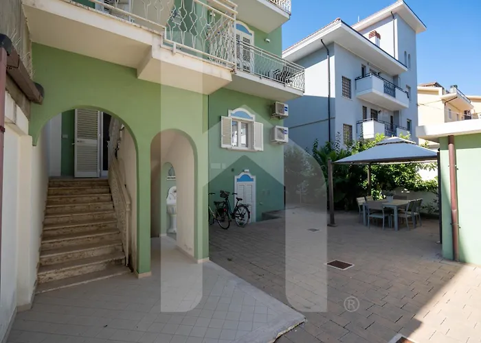 Homiday - Residenza D'annunzio Διαμέρισμα Pineto